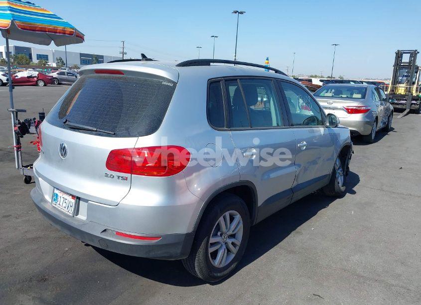 Photo 4 of 2015 Volkswagen Tiguan S (VIN WVGAV7AX8FW543639)