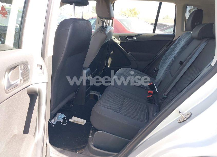 Photo 8 of 2015 Volkswagen Tiguan S (VIN WVGAV7AX8FW543639)