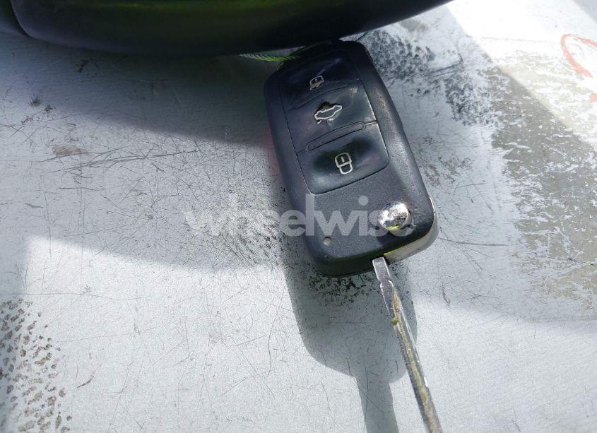 Photo 11 of 2011 Volkswagen Tiguan SE (VIN WVGAV7AX9BW514225)