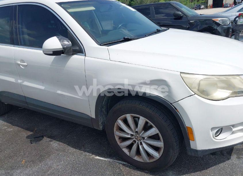 Photo 12 of 2011 Volkswagen Tiguan SE (VIN WVGAV7AX9BW514225)