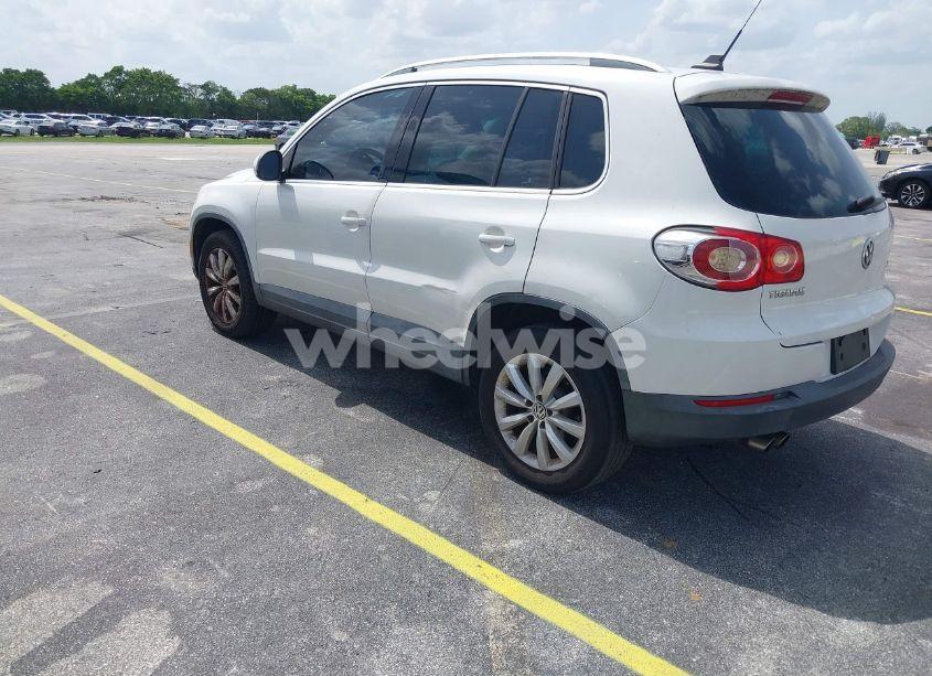 Photo 3 of 2011 Volkswagen Tiguan SE (VIN WVGAV7AX9BW514225)