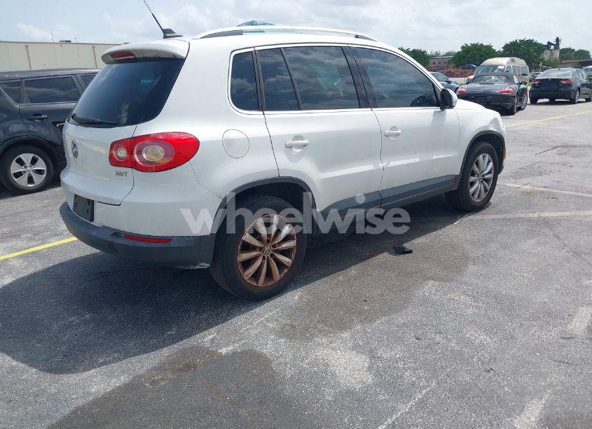 Photo 4 of 2011 Volkswagen Tiguan SE (VIN WVGAV7AX9BW514225)