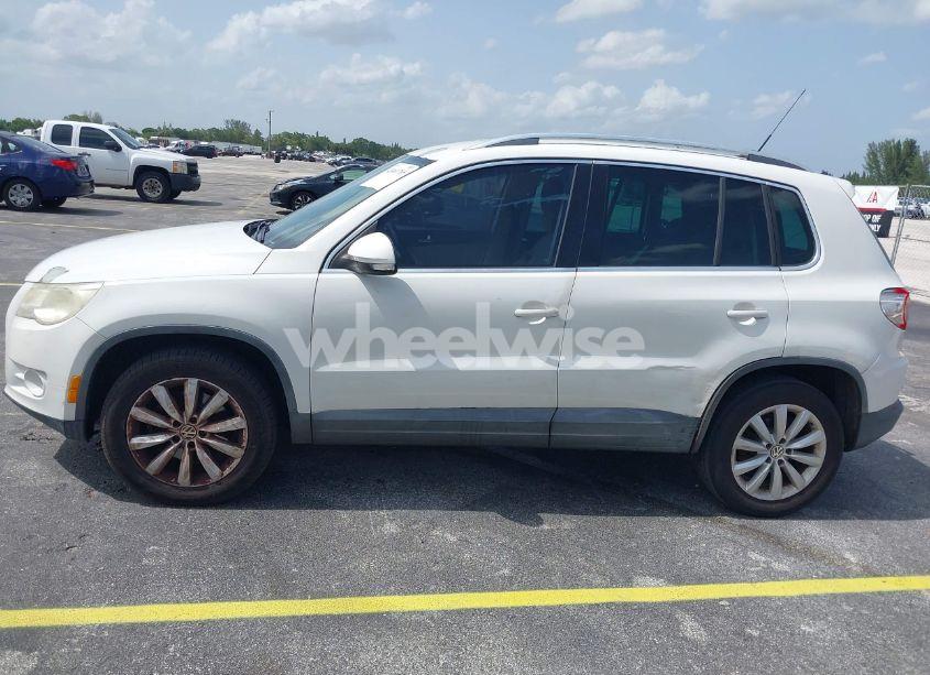 Photo 6 of 2011 Volkswagen Tiguan SE (VIN WVGAV7AX9BW514225)