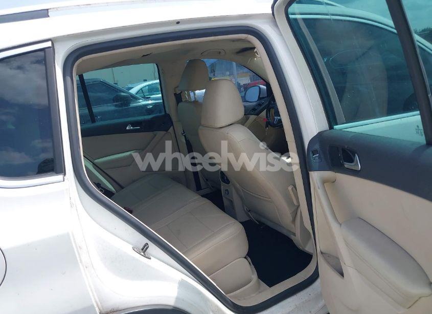 Photo 8 of 2011 Volkswagen Tiguan SE (VIN WVGAV7AX9BW514225)
