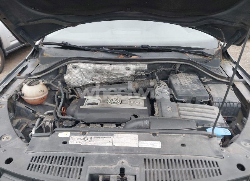 Photo 10 of 2012 Volkswagen Tiguan SE (VIN WVGAV7AX9CW000568)