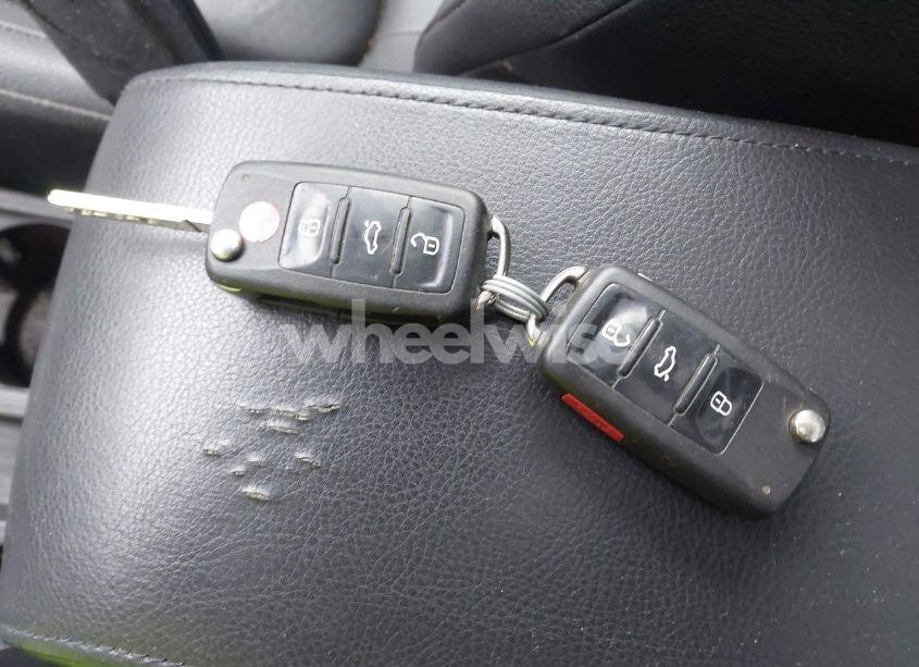 Photo 11 of 2012 Volkswagen Tiguan SE (VIN WVGAV7AX9CW000568)