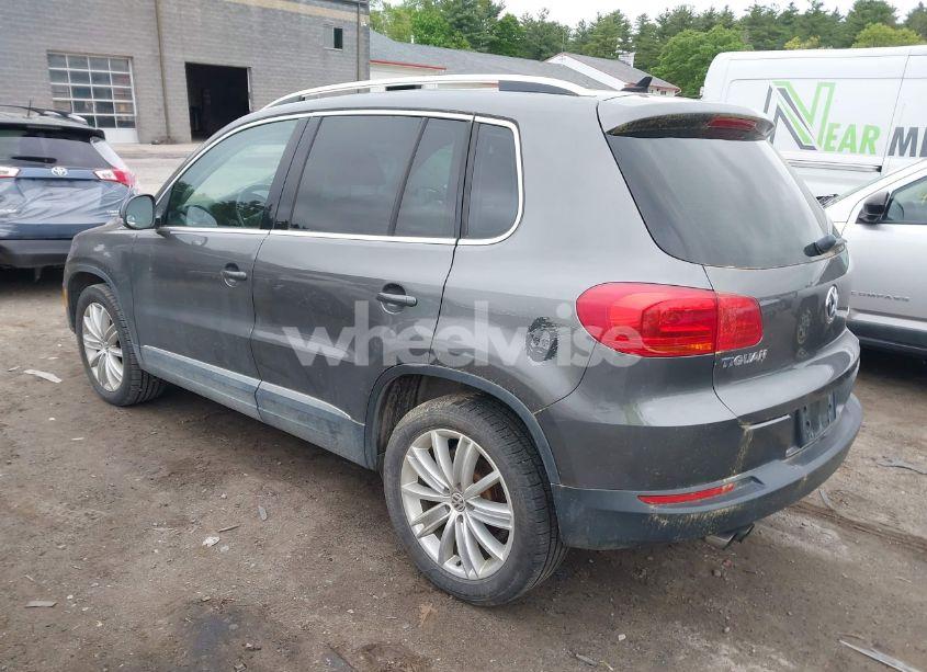 Photo 3 of 2012 Volkswagen Tiguan SE (VIN WVGAV7AX9CW000568)
