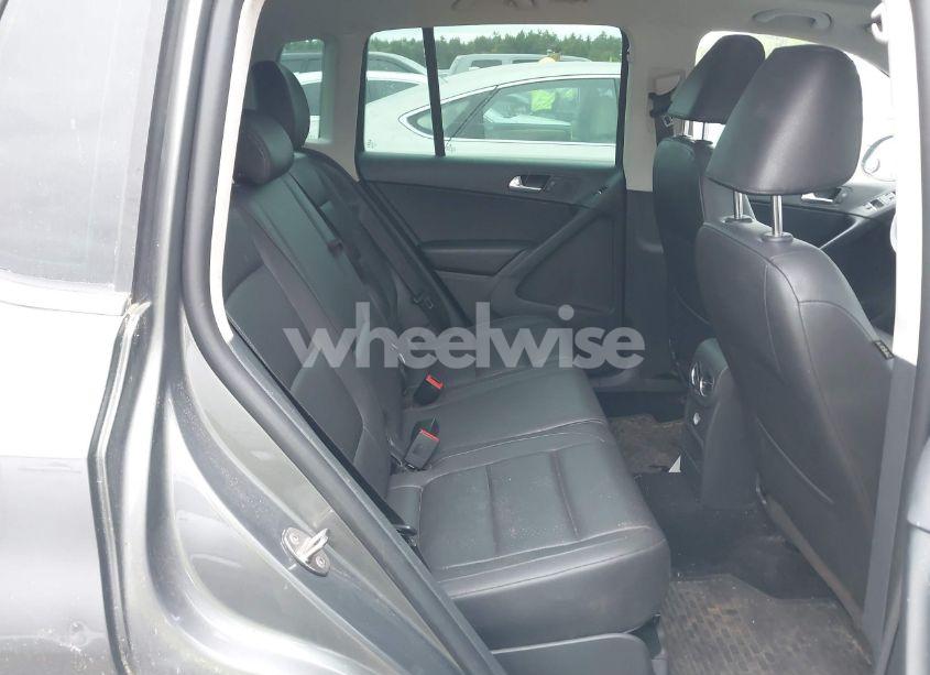 Photo 8 of 2012 Volkswagen Tiguan SE (VIN WVGAV7AX9CW000568)