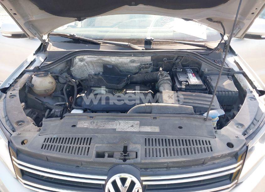 Photo 10 of 2012 Volkswagen Tiguan SE (VIN WVGAV7AX9CW581957)