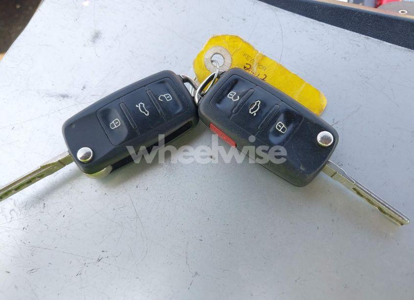 Photo 11 of 2012 Volkswagen Tiguan SE (VIN WVGAV7AX9CW581957)