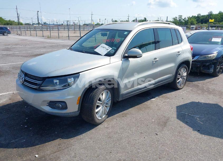 Photo 2 of 2012 Volkswagen Tiguan SE (VIN WVGAV7AX9CW581957)