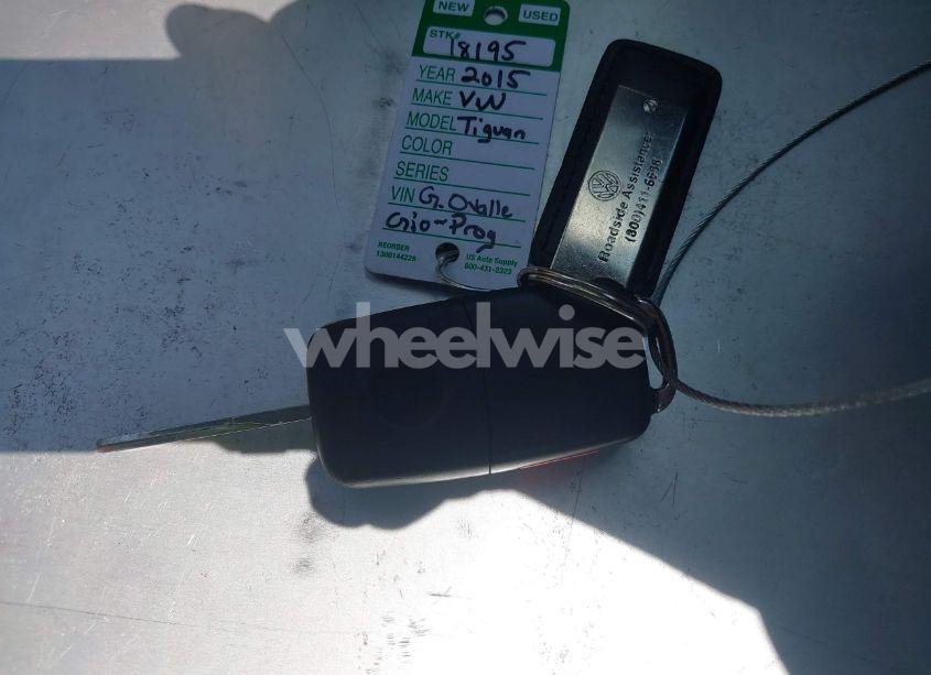 Photo 11 of 2015 Volkswagen Tiguan SE (VIN WVGAV7AX9FW555315)