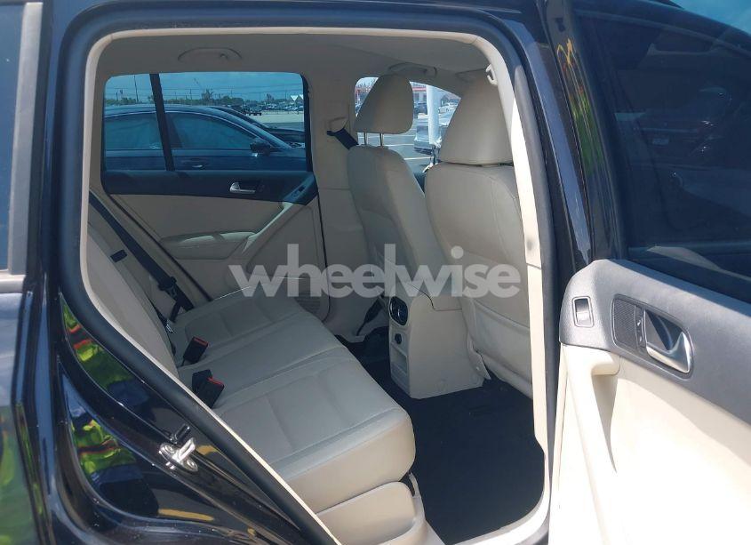 Photo 8 of 2015 Volkswagen Tiguan SE (VIN WVGAV7AX9FW555315)