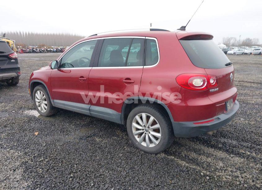 Photo 3 of 2011 Volkswagen Tiguan SE (VIN WVGAV7AXXBW000903)