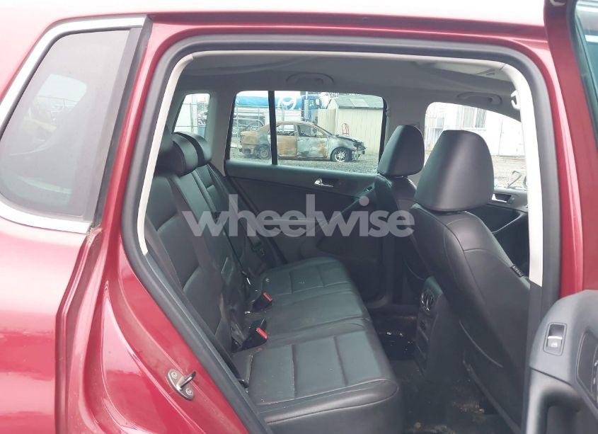 Photo 8 of 2011 Volkswagen Tiguan SE (VIN WVGAV7AXXBW000903)