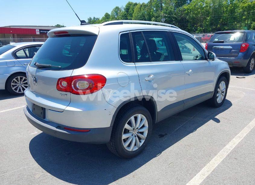 Photo 4 of 2011 Volkswagen Tiguan SE (VIN WVGAV7AXXBW511253)