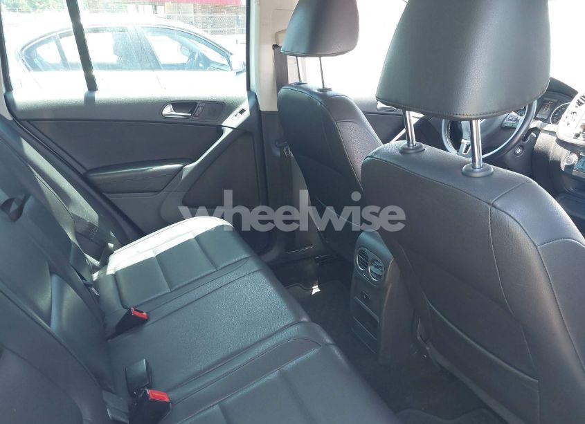 Photo 8 of 2011 Volkswagen Tiguan SE (VIN WVGAV7AXXBW511253)