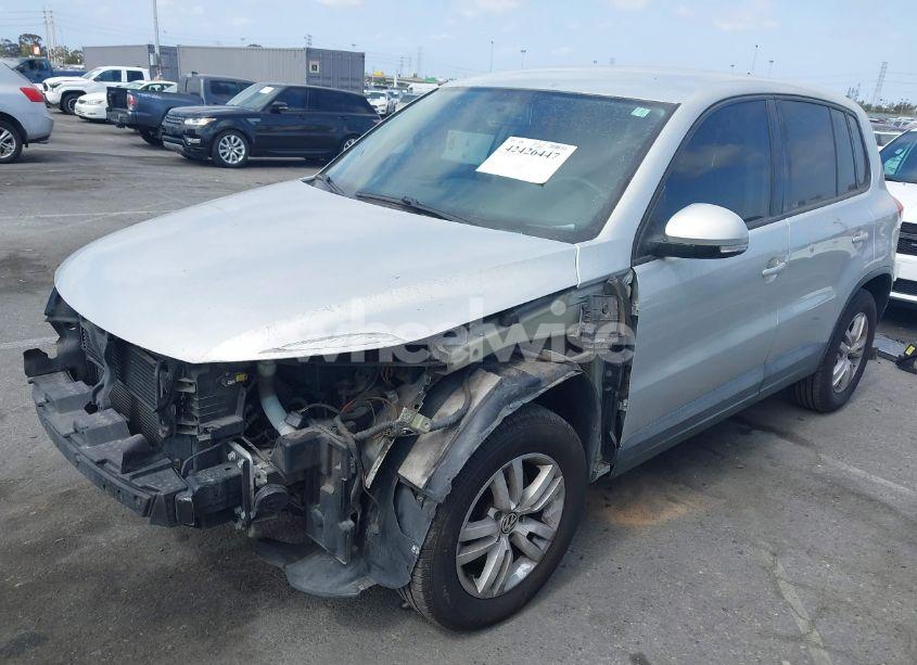 Photo 2 of 2012 Volkswagen Tiguan S (VIN WVGAV7AXXCW588657)