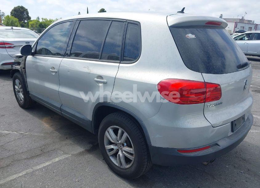Photo 3 of 2012 Volkswagen Tiguan S (VIN WVGAV7AXXCW588657)