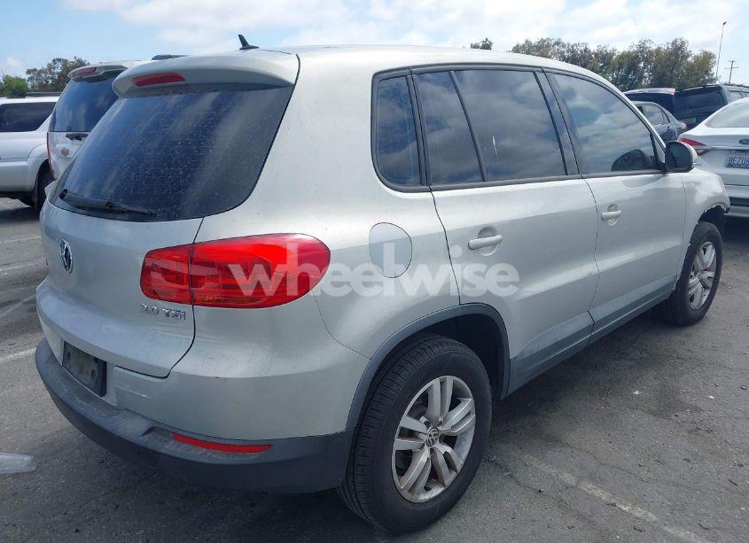 Photo 4 of 2012 Volkswagen Tiguan S (VIN WVGAV7AXXCW588657)