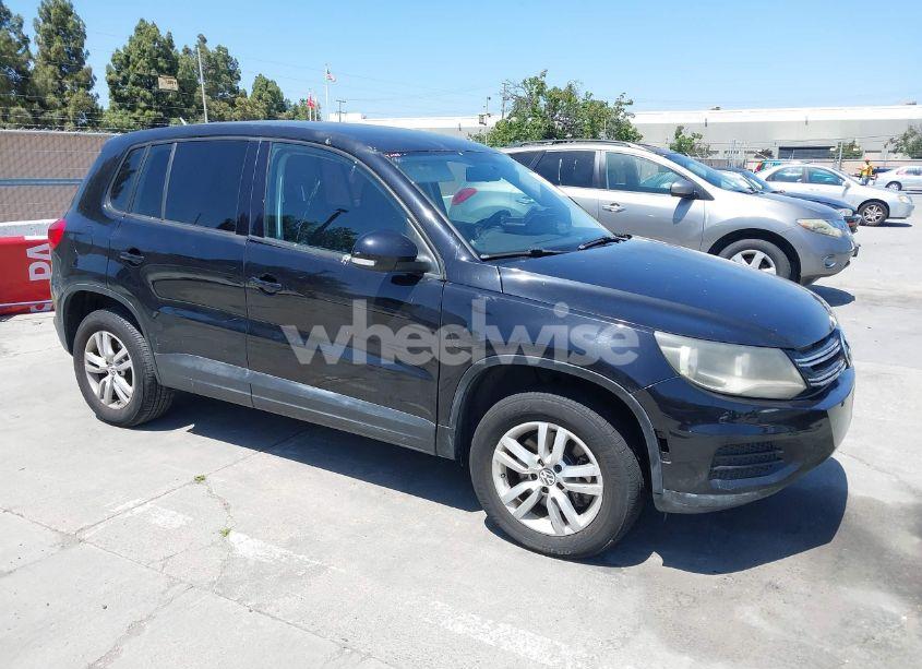 2013 Volkswagen Tiguan S/SE/SEL (VIN WVGAV7AXXDW542019) main photo