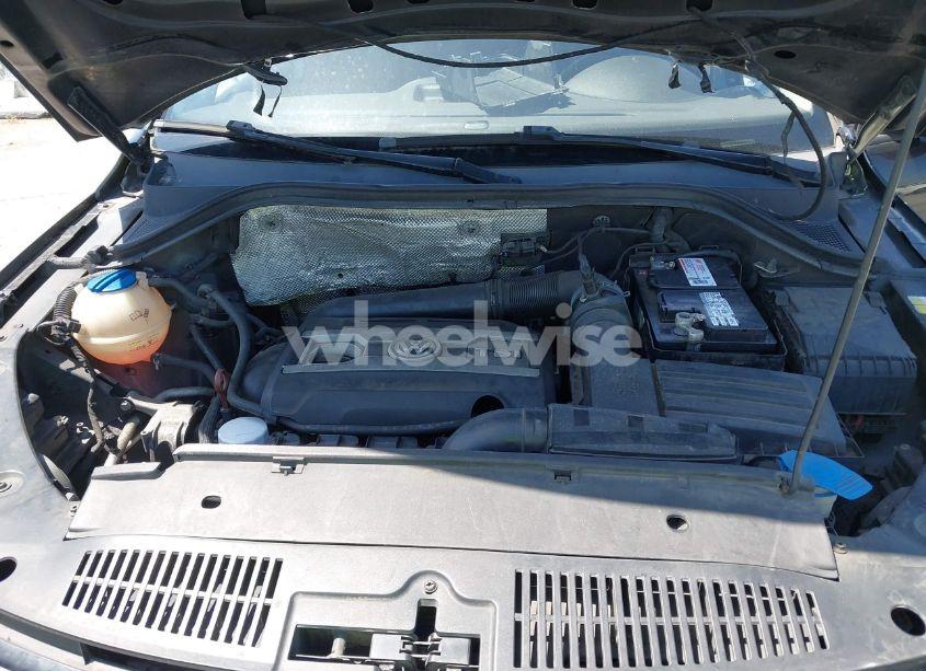 Photo 10 of 2013 Volkswagen Tiguan S/SE/SEL (VIN WVGAV7AXXDW542019)