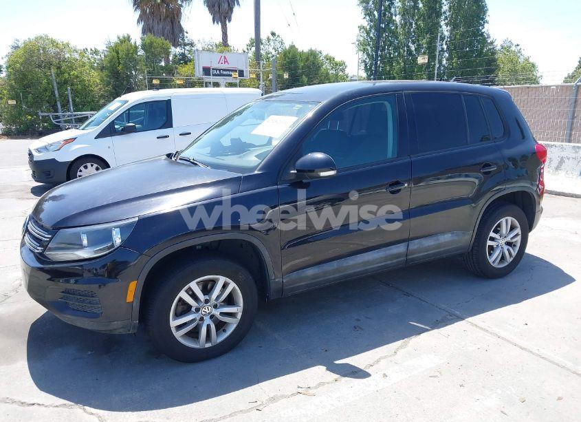 Photo 2 of 2013 Volkswagen Tiguan S/SE/SEL (VIN WVGAV7AXXDW542019)