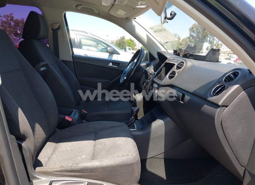 Photo 5 of 2013 Volkswagen Tiguan S/SE/SEL (VIN WVGAV7AXXDW542019)