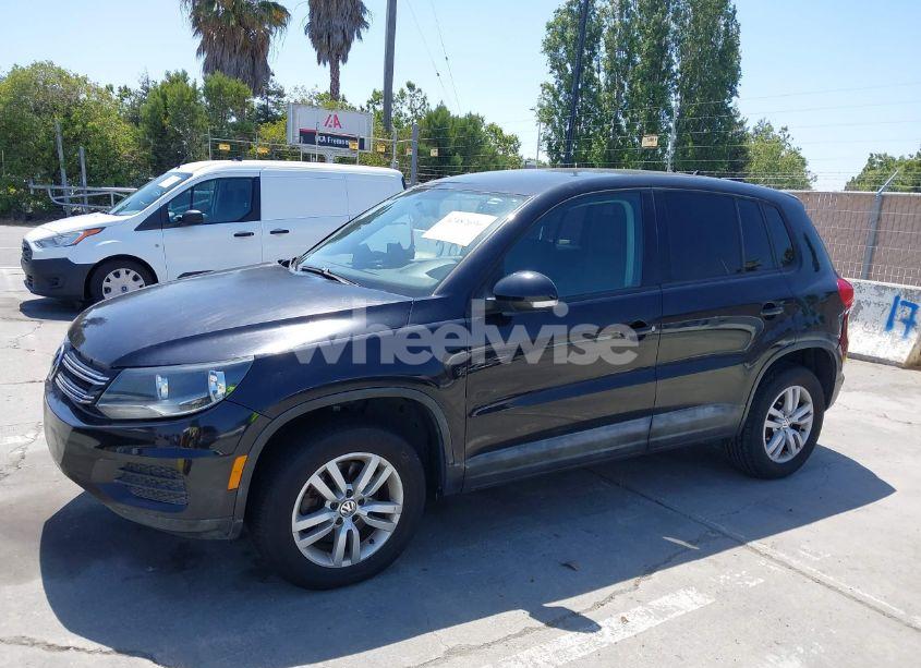 Photo 6 of 2013 Volkswagen Tiguan S/SE/SEL (VIN WVGAV7AXXDW542019)