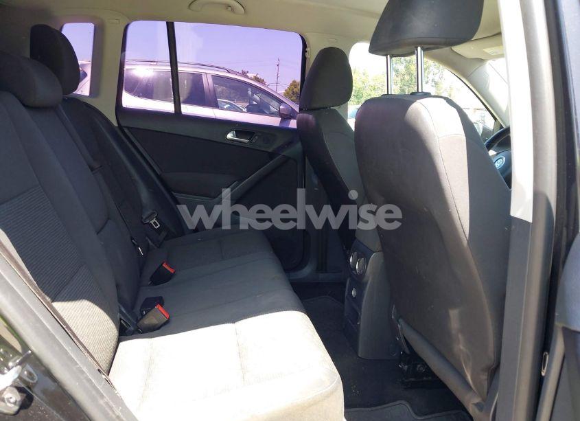 Photo 8 of 2013 Volkswagen Tiguan S/SE/SEL (VIN WVGAV7AXXDW542019)