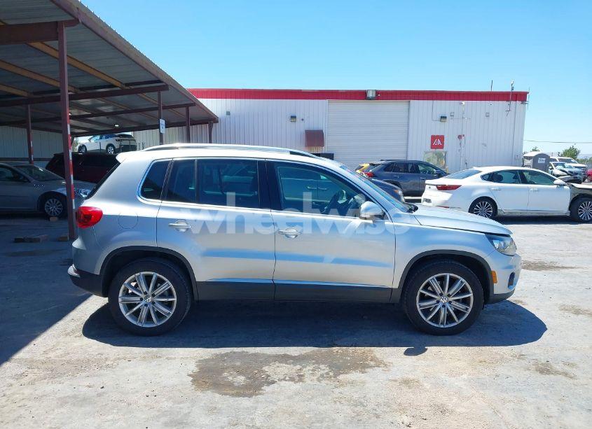 Photo 13 of 2016 Volkswagen Tiguan SE (VIN WVGAV7AXXGW537679)