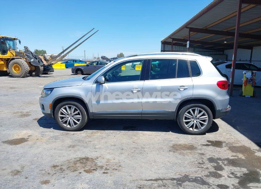 Photo 14 of 2016 Volkswagen Tiguan SE (VIN WVGAV7AXXGW537679)