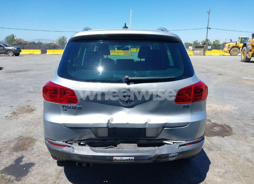 Photo 16 of 2016 Volkswagen Tiguan SE (VIN WVGAV7AXXGW537679)