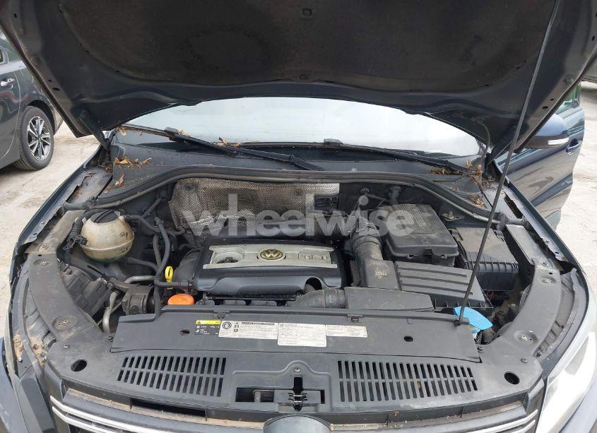 Photo 10 of 2016 Volkswagen Tiguan S (VIN WVGAV7AXXGW610355)