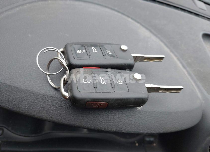 Photo 11 of 2016 Volkswagen Tiguan S (VIN WVGAV7AXXGW610355)