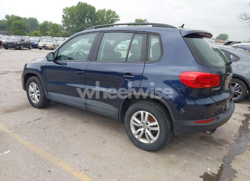 Photo 3 of 2016 Volkswagen Tiguan S (VIN WVGAV7AXXGW610355)