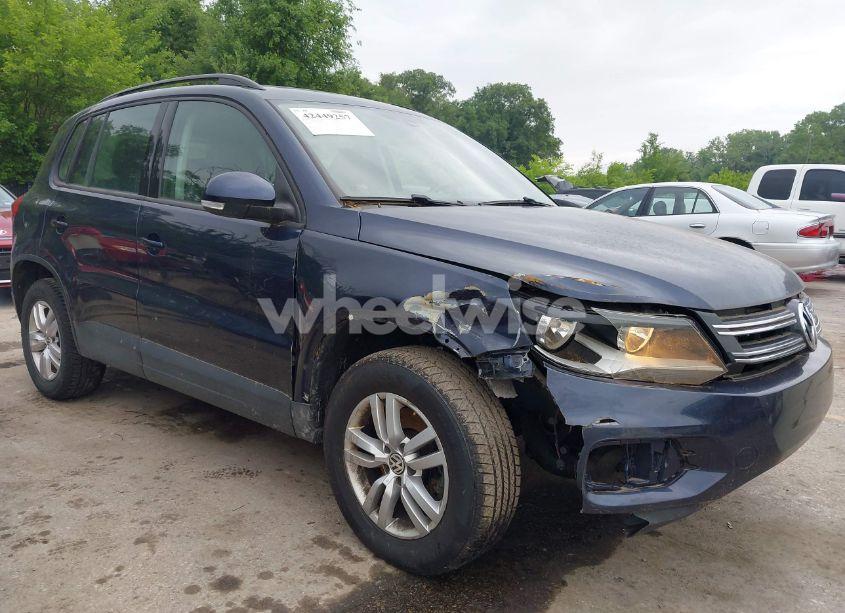 Photo 6 of 2016 Volkswagen Tiguan S (VIN WVGAV7AXXGW610355)