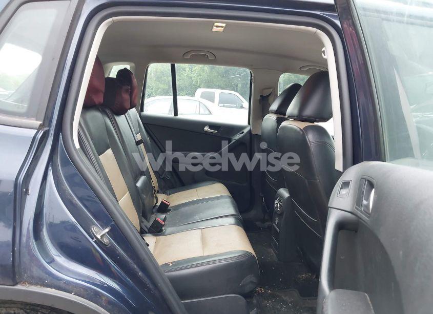 Photo 8 of 2016 Volkswagen Tiguan S (VIN WVGAV7AXXGW610355)