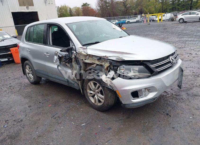 2014 Volkswagen Tiguan S (VIN WVGBV3AX0EW551097) main photo