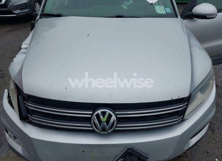 Photo 10 of 2014 Volkswagen Tiguan S (VIN WVGBV3AX0EW551097)