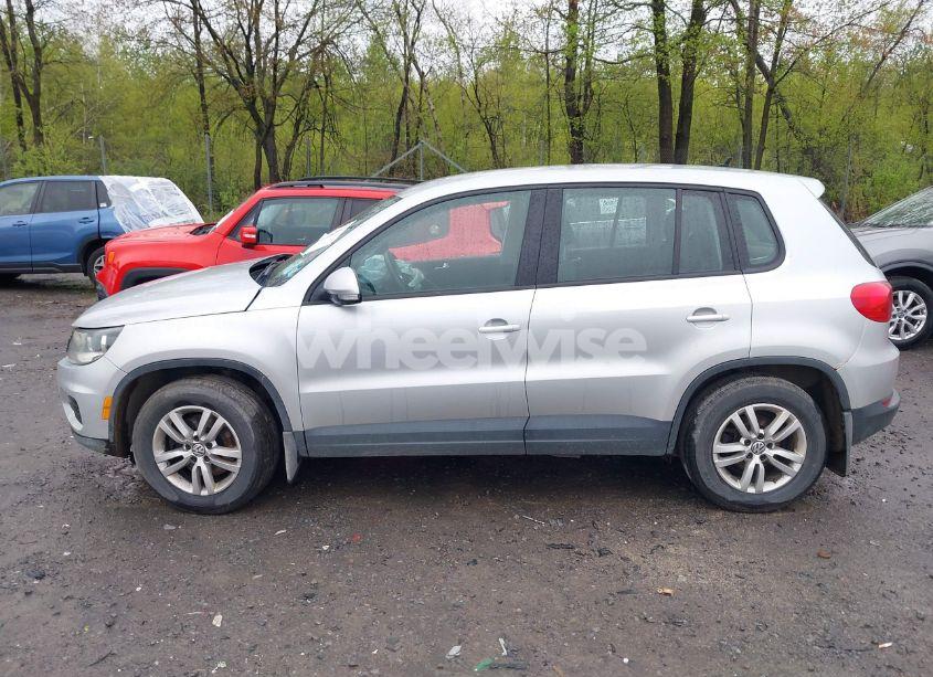 Photo 14 of 2014 Volkswagen Tiguan S (VIN WVGBV3AX0EW551097)