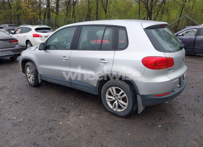 Photo 3 of 2014 Volkswagen Tiguan S (VIN WVGBV3AX0EW551097)