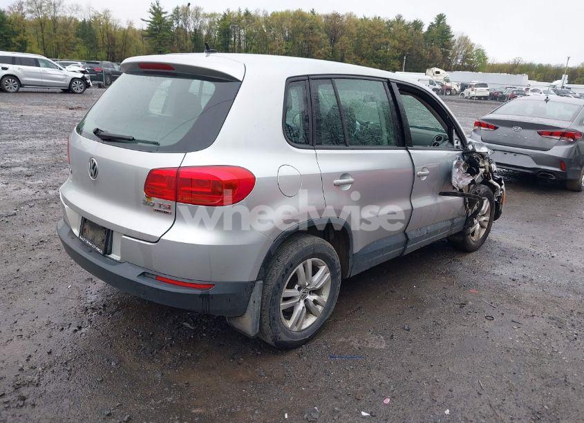 Photo 4 of 2014 Volkswagen Tiguan S (VIN WVGBV3AX0EW551097)