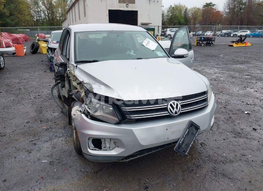 Photo 6 of 2014 Volkswagen Tiguan S (VIN WVGBV3AX0EW551097)