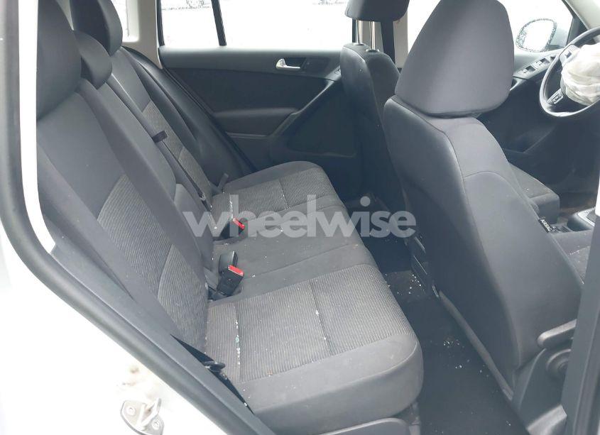 Photo 8 of 2014 Volkswagen Tiguan S (VIN WVGBV3AX0EW551097)