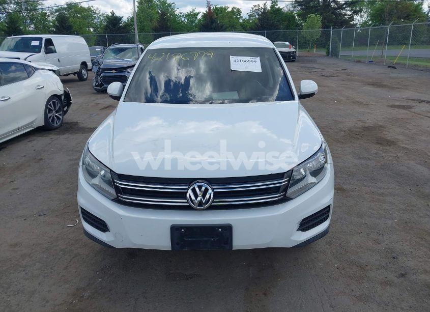 Photo 12 of 2014 Volkswagen Tiguan SE (VIN WVGBV3AX0EW589381)