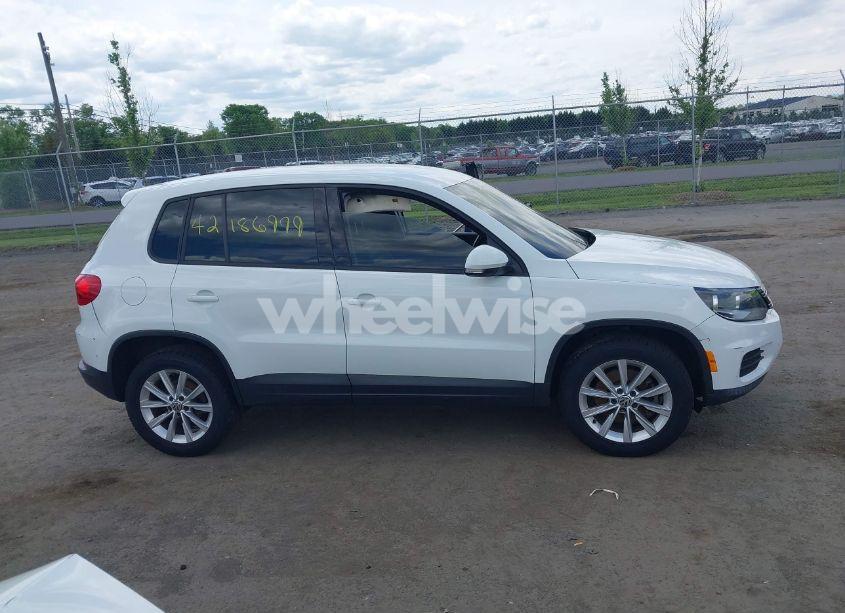 Photo 13 of 2014 Volkswagen Tiguan SE (VIN WVGBV3AX0EW589381)