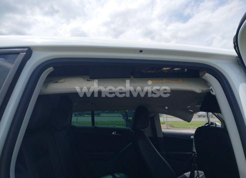 Photo 19 of 2014 Volkswagen Tiguan SE (VIN WVGBV3AX0EW589381)