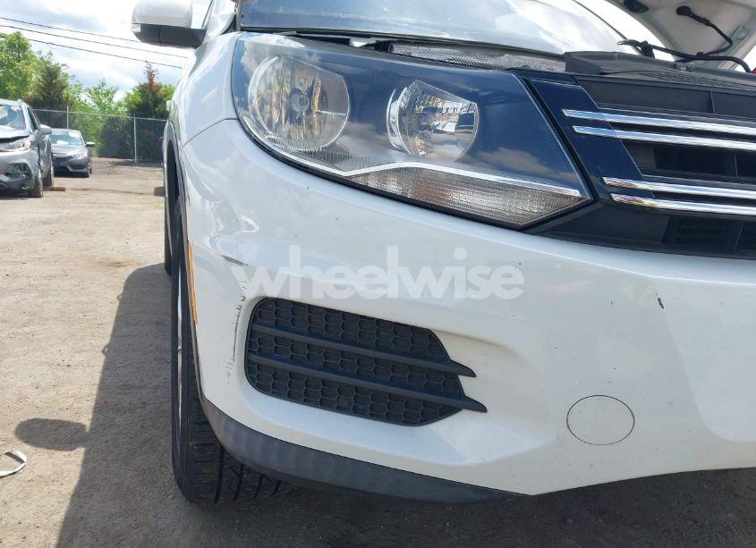 Photo 6 of 2014 Volkswagen Tiguan SE (VIN WVGBV3AX0EW589381)