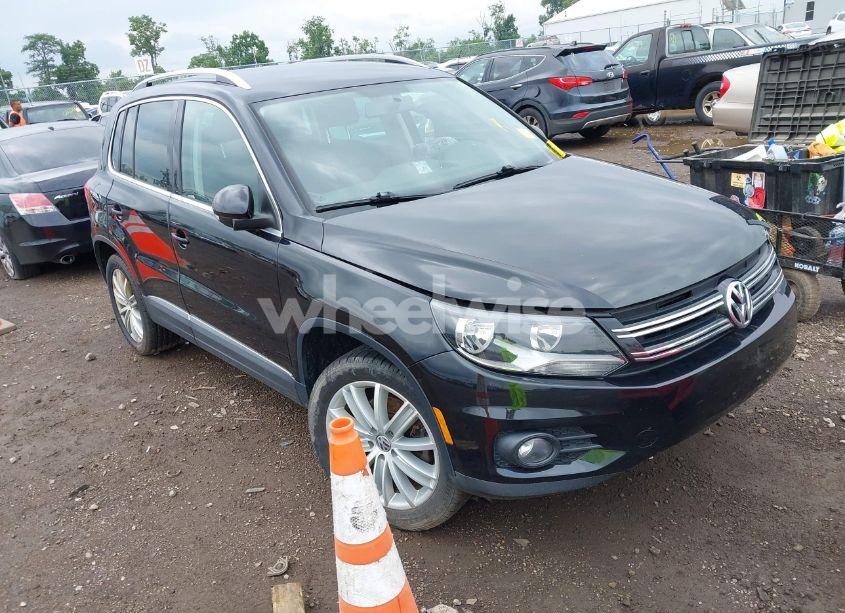 2014 Volkswagen Tiguan SE (VIN WVGBV3AX1EW576722) main photo